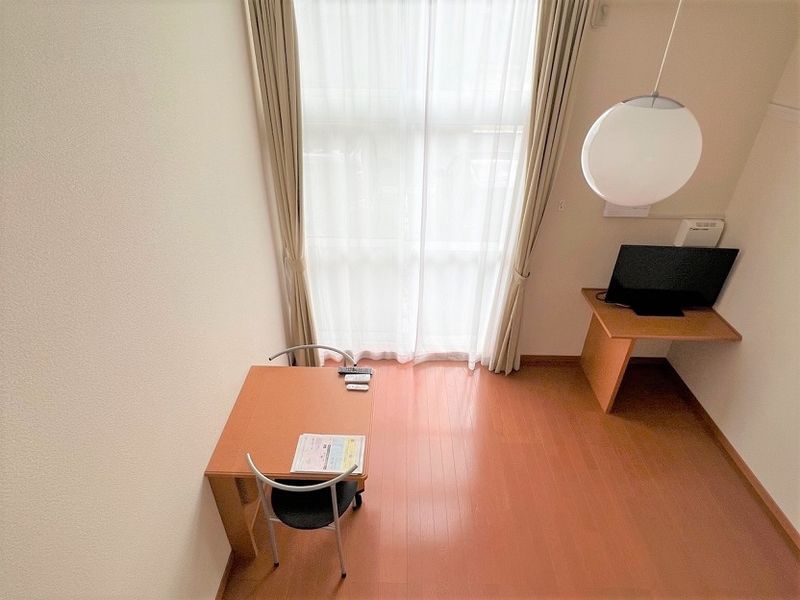 レオパレス小柳 居間