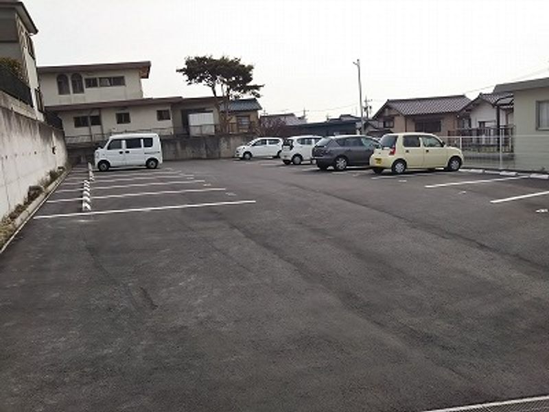 クレイノ半田東Ｄ 駐車場