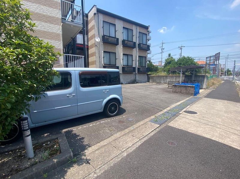 レオパレスアイティー笹原 駐車場