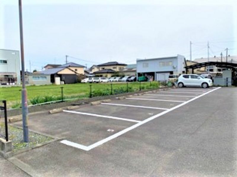 レオパレスエヴァⅡ 駐車場
