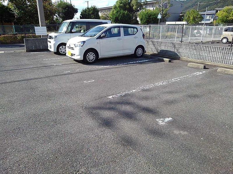 レオパレスパークサイド・Ｍ 駐車場