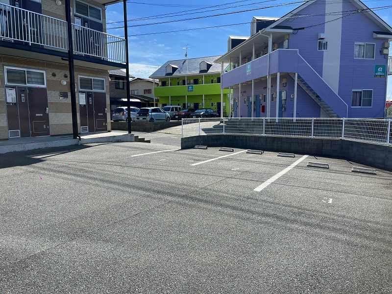 レオパレスヒルズ稗田 駐車場