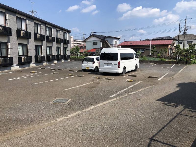 レオパレスチョイス 駐車場