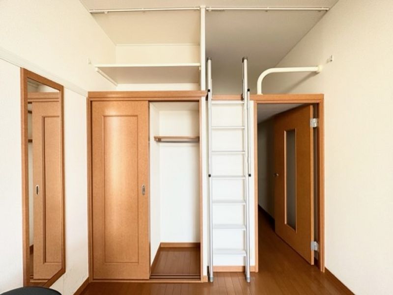 レオパレスバイオレット 居間