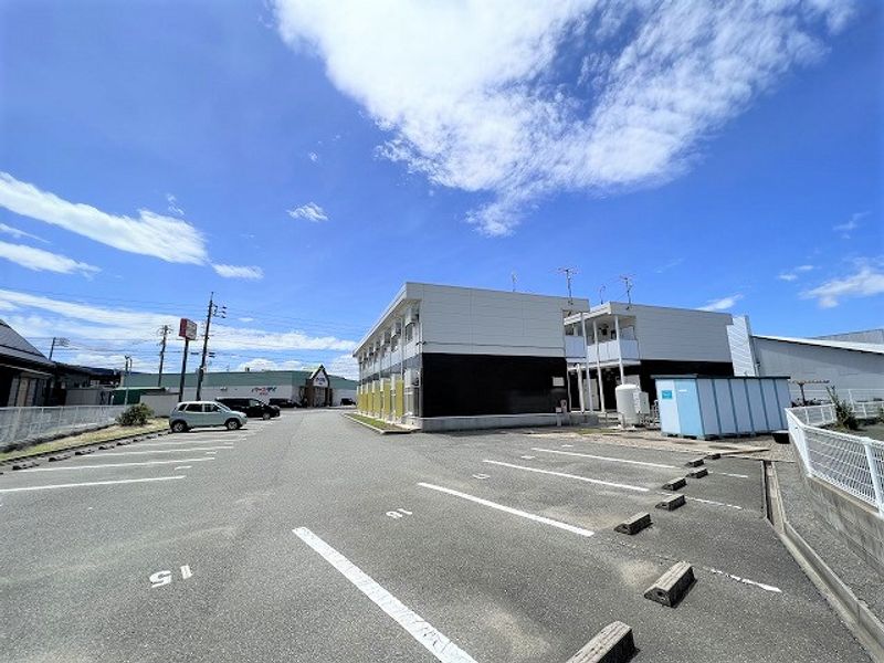 レオパレスニュー八千代 駐車場