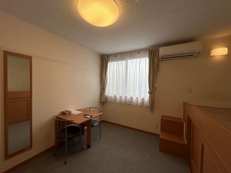 レオパレスタウンコートⅡ 居間