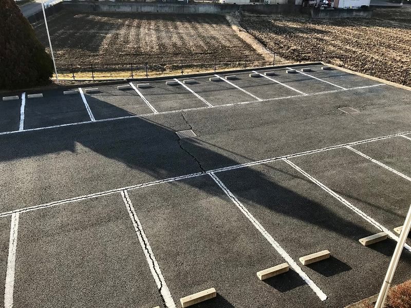 レオパレスマリモ 駐車場