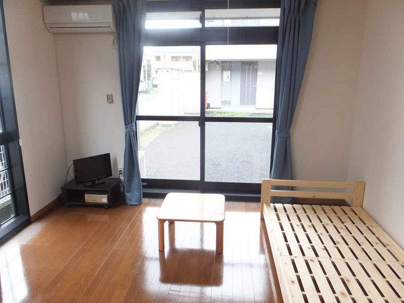 レオパレスカメリア弐番館 居間