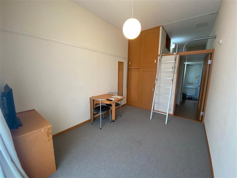レオパレス南光 居間