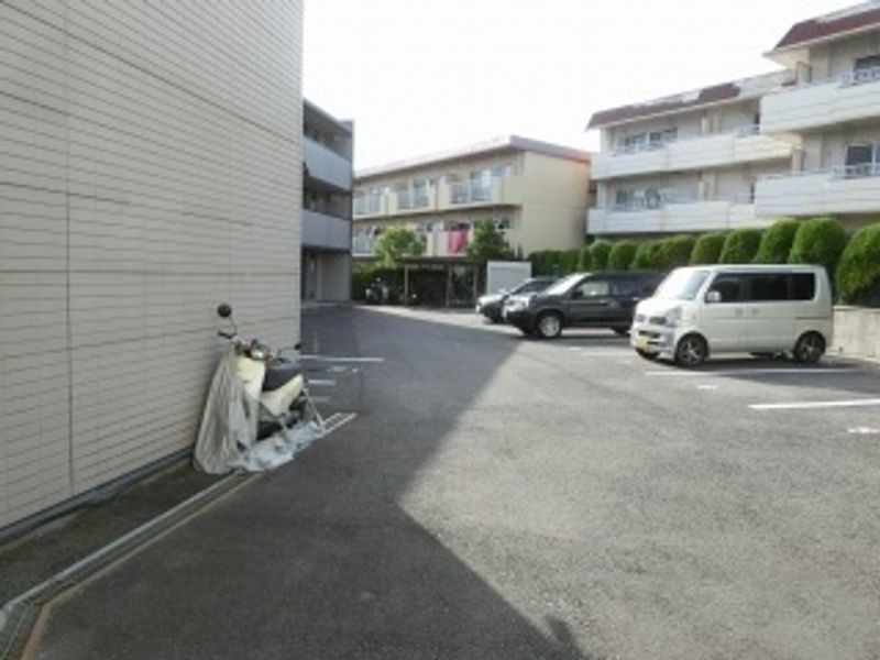 レオパレス宝Ｂ 駐車場