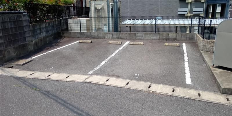レオパレスシャルマン上道Ⅲ 駐車場