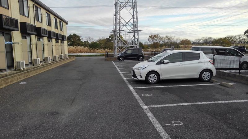 レオパレスコーポ　バードヒル 駐車場
