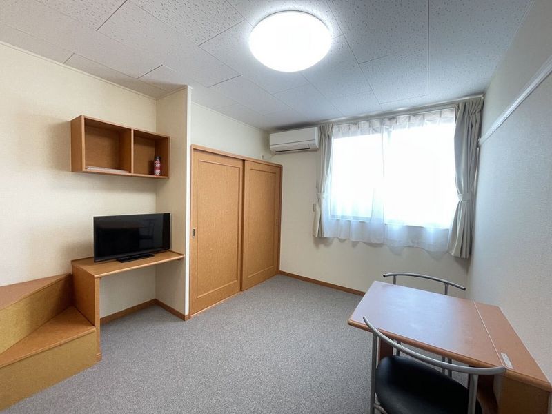 レオパレスＴＫすずめ 居間
