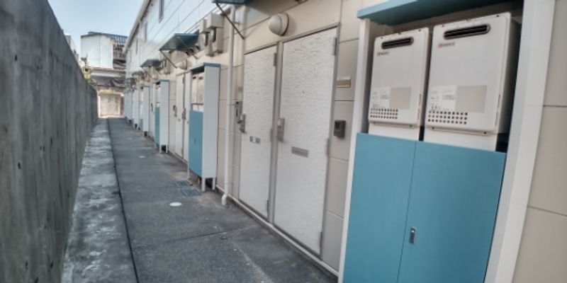 レオパレスしらべ 玄関