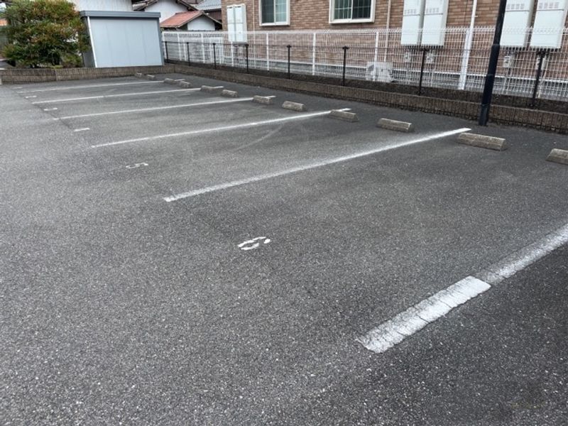レオパレスベルン 駐車場