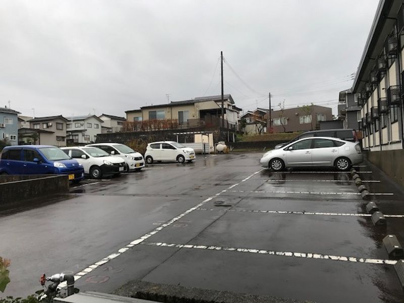 レオパレスマローン壱番館 駐車場
