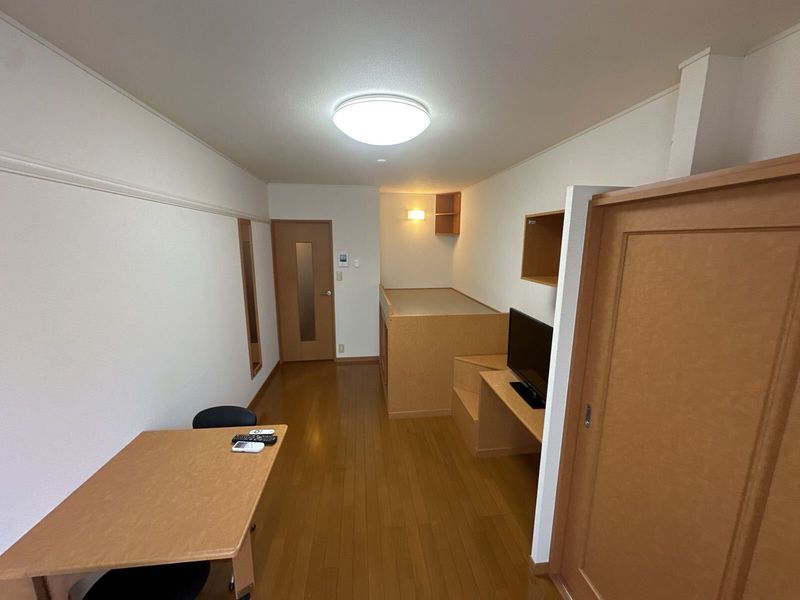 レオパレス光ヒルズ 居間