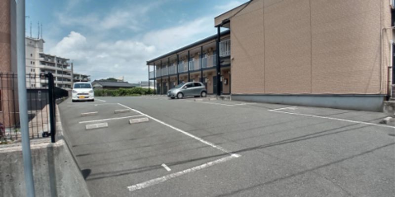 レオパレスドミール小倉 駐車場