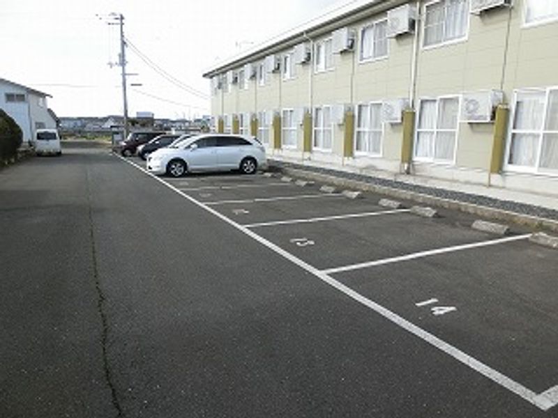 レオパレス喜太郎 駐車場