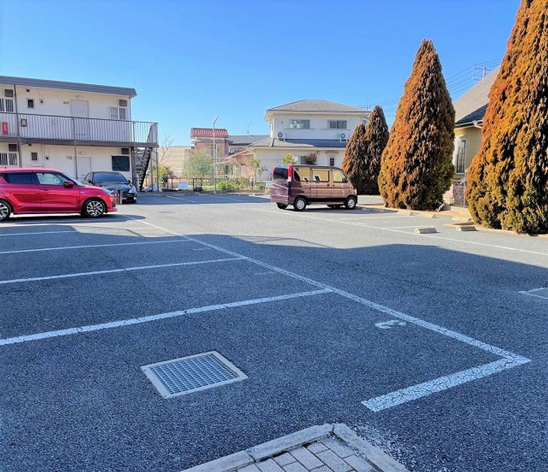レオパレスボンジュルネ 駐車場