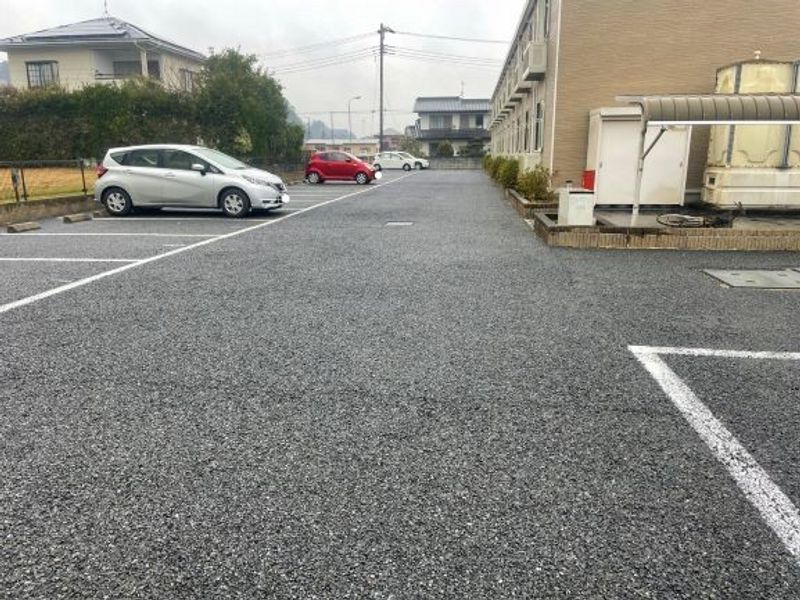 レオパレスＣＩＥＬ 駐車場