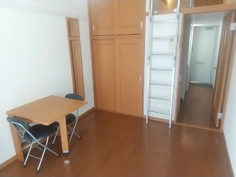 レオパレスさくらブリッサ 居間