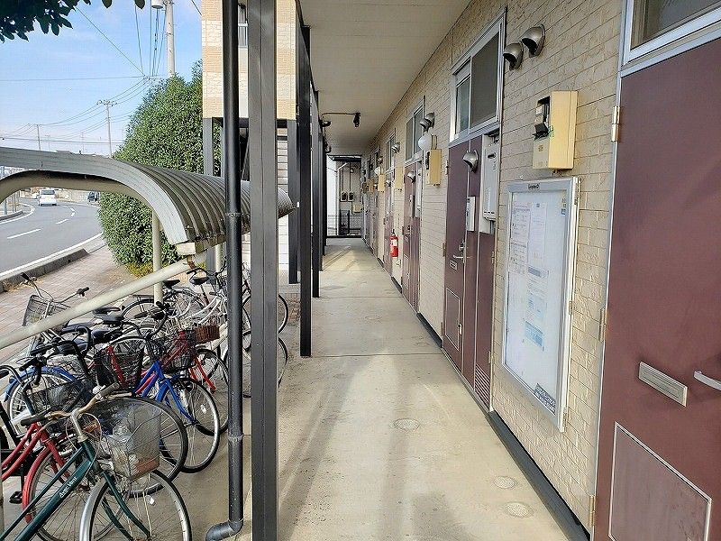 レオパレスローズ　ワン エントランス