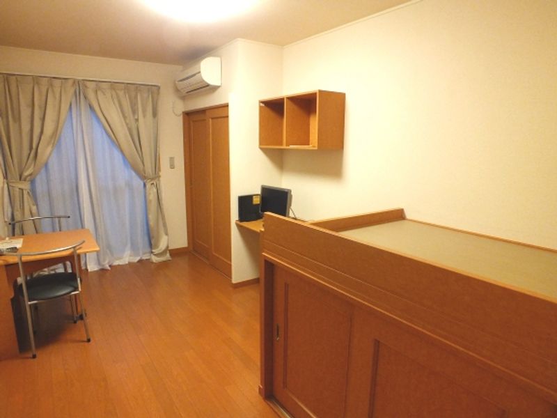 レオパレスシャンブル参番館 居間