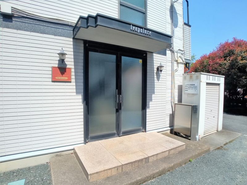 レオパレスラ・クロシェット エントランス