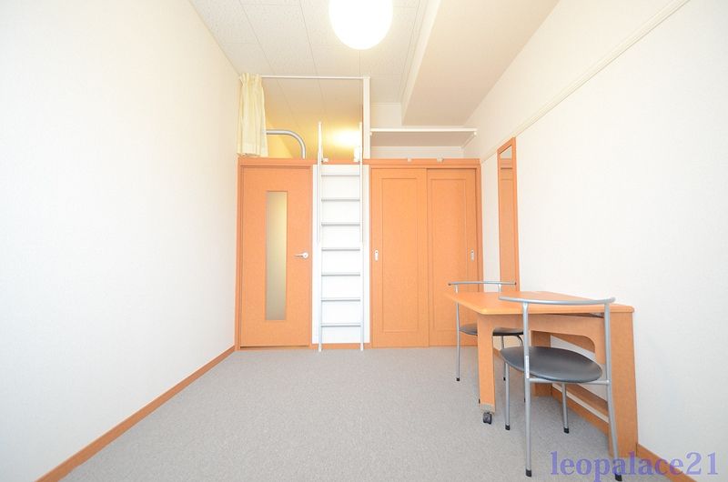 レオパレス豊田浄水 居間