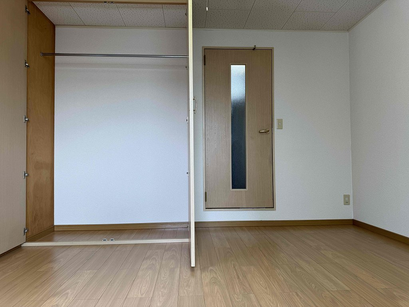 レオパレスワカスギ 収納