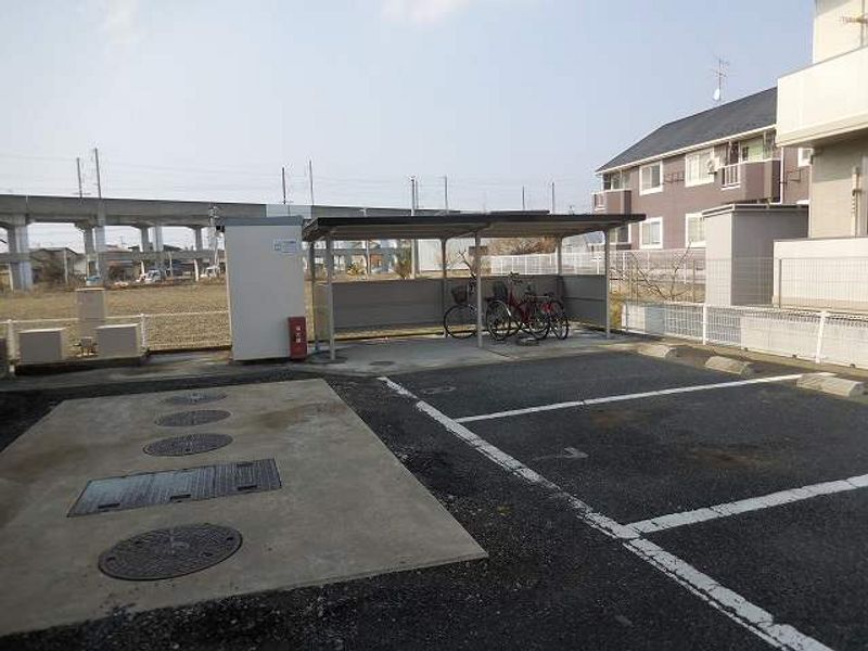 レオパレスエルミタージュⅡ 駐車場