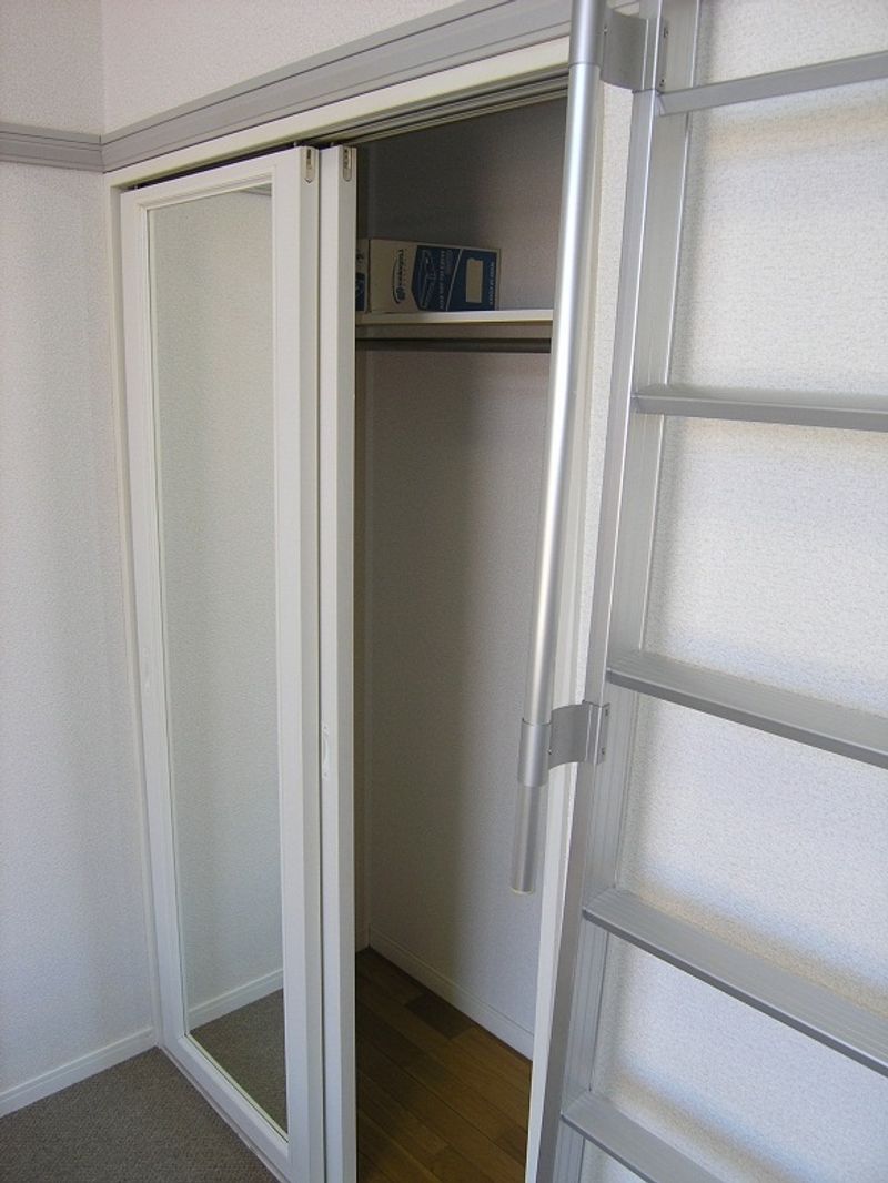 レオパレス柳原 収納
