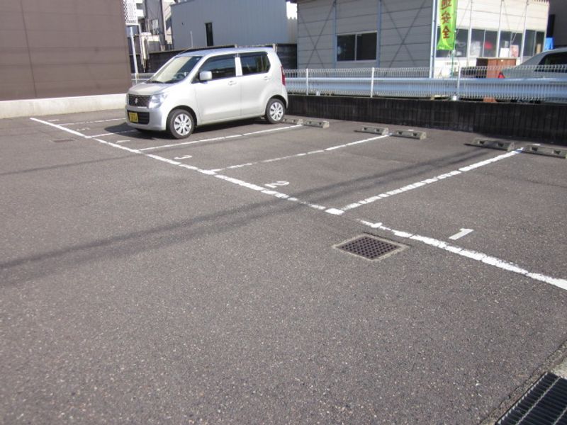 レオパレステイラウンジ 駐車場