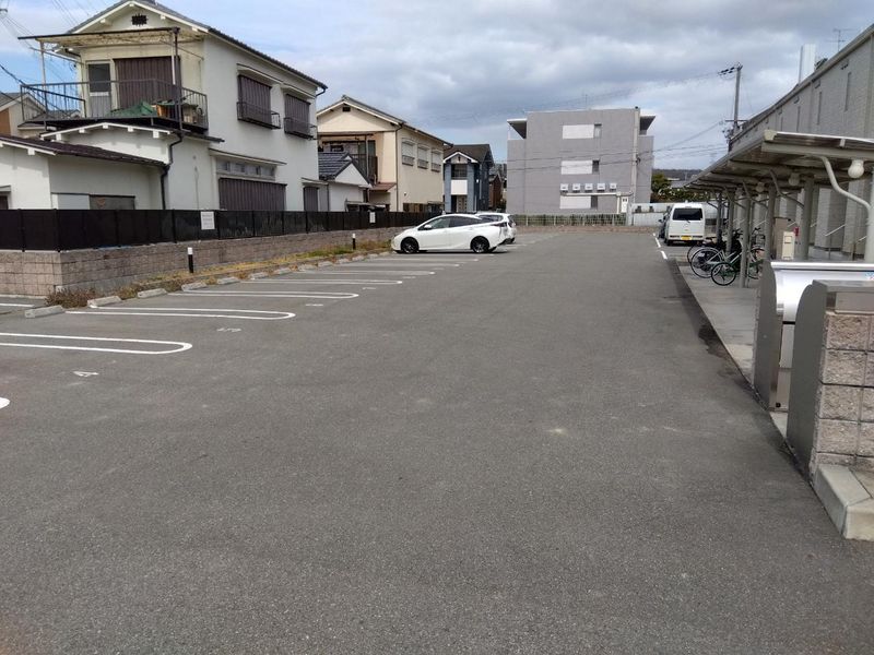 クレイノロイヤル三木 駐車場