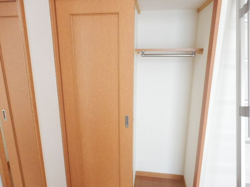 レオパレスナニワシティー 収納