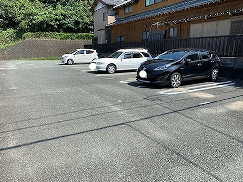 レオパレス谷上 駐車場