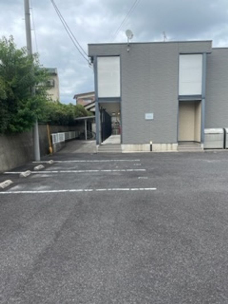 レオパレス長者原Ⅲ 駐車場