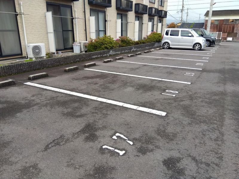 レオパレス東大浜 駐車場