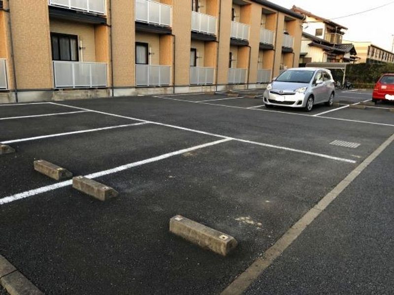 レオパレスリオグランデ 駐車場