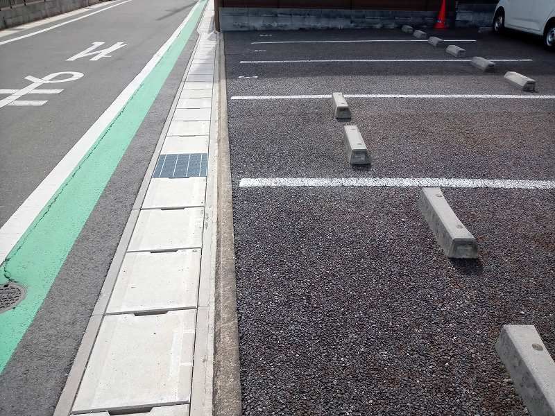 レオパレスうみのかぜ 駐車場