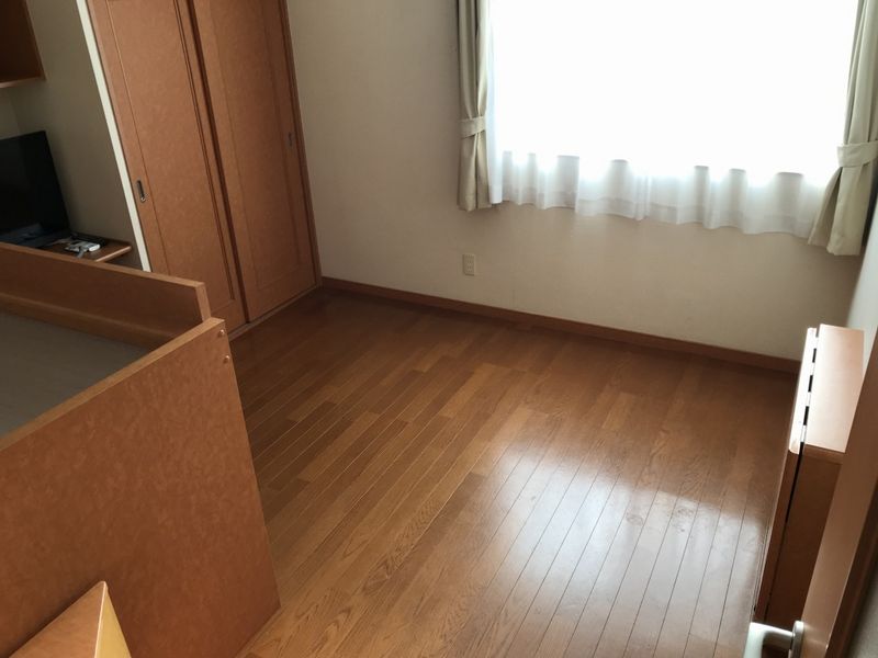 レオパレスサンモールⅡ 居間