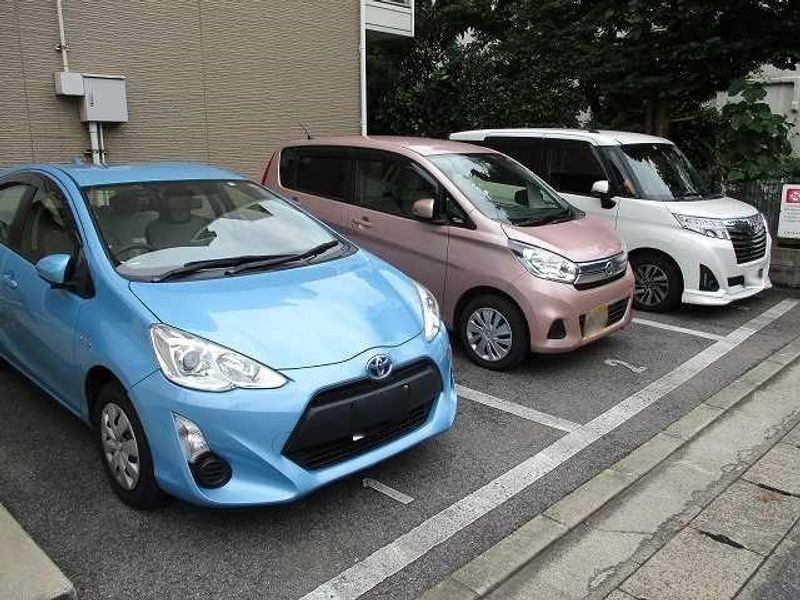 レオパレスＳＮブルーウッド 駐車場