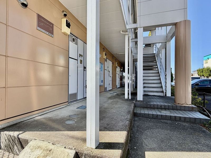 leopalace Freedom Minami Kaname Entrance