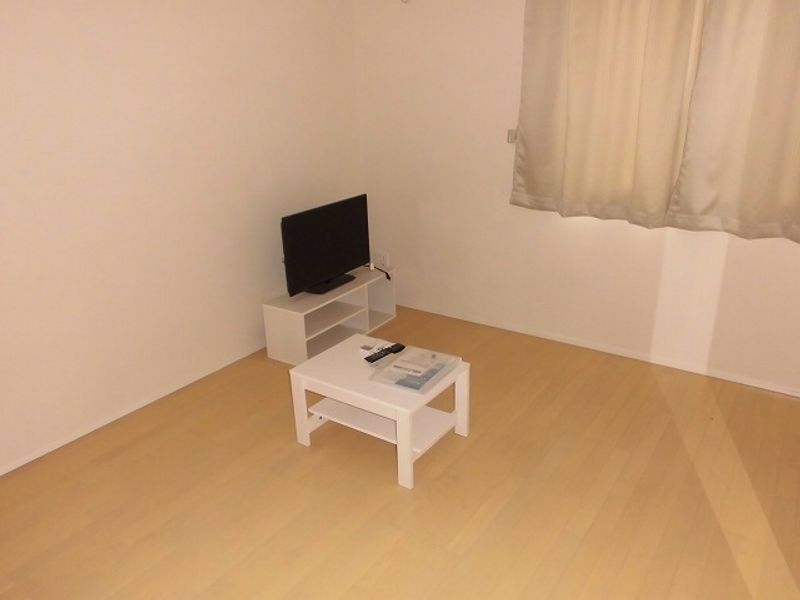 レオパレス砂子田 居間