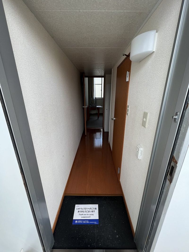 レオパレスしろたん 玄関