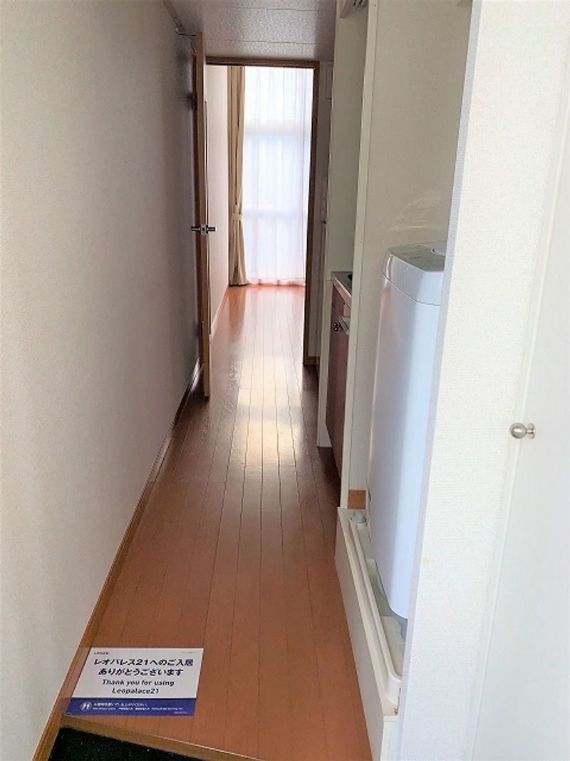 レオパレスアイビー 玄関