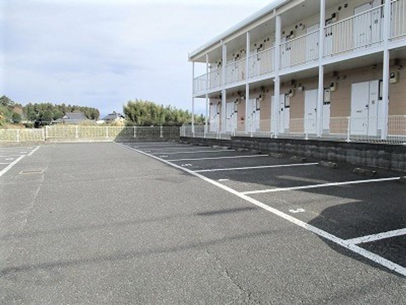 レオパレスボヌール橘 駐車場