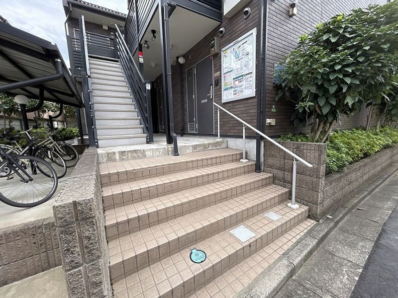 レオネクストトレゾールＫＳ エントランス