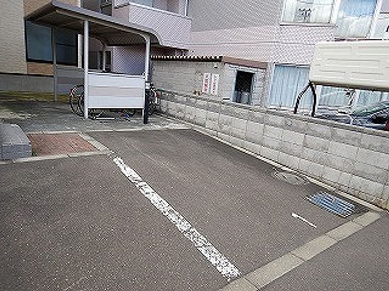 レオパレス翔裕 駐車場